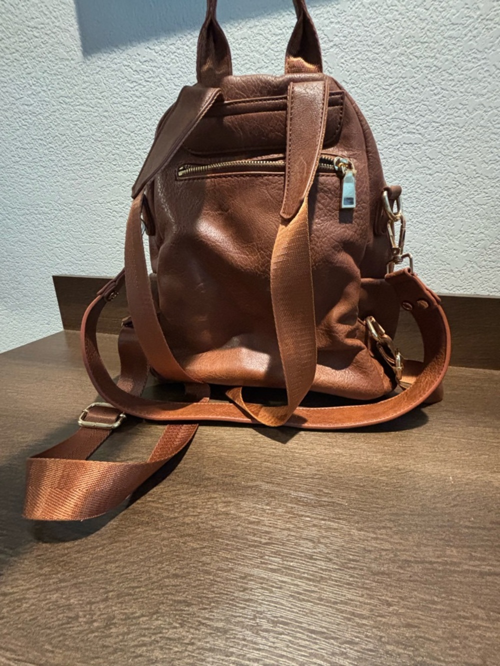 Moda Brown Leather Backpack Crossbody Bag with Gold Hardware